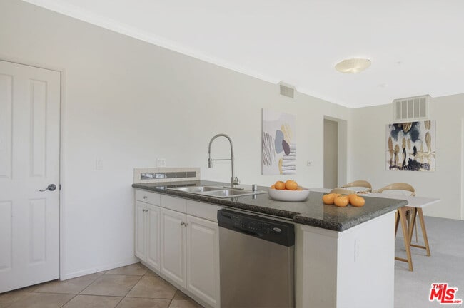 Photo - 6020 S Seabluff Dr Unit 303