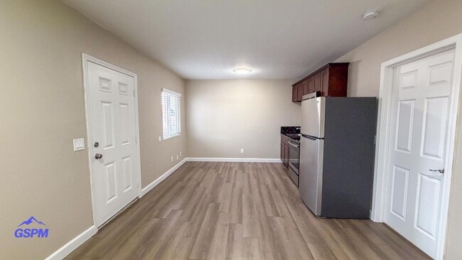 Photo - Las Dos Palmas