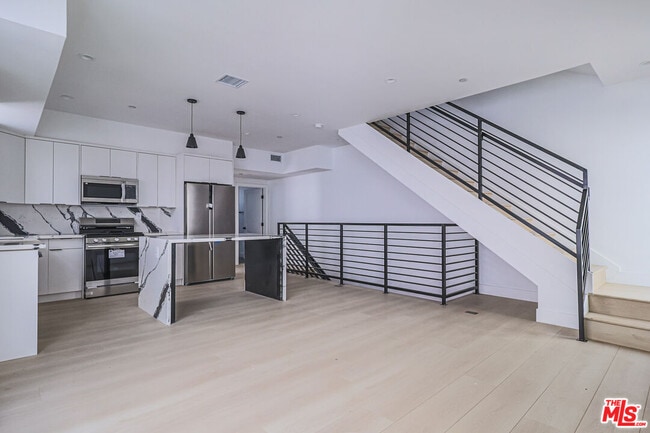 Building Photo - 11812 Gilmore St