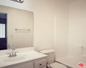Photo - 16037 Vanowen St