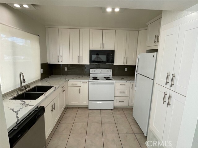 Photo - 18504 Mayall St
