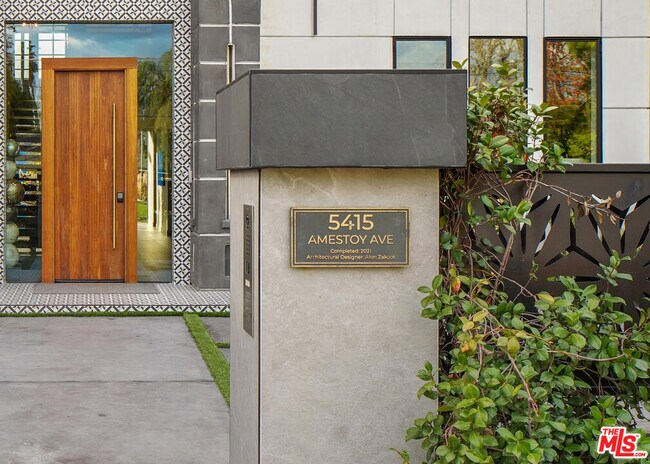 Photo - 5415 Amestoy Ave