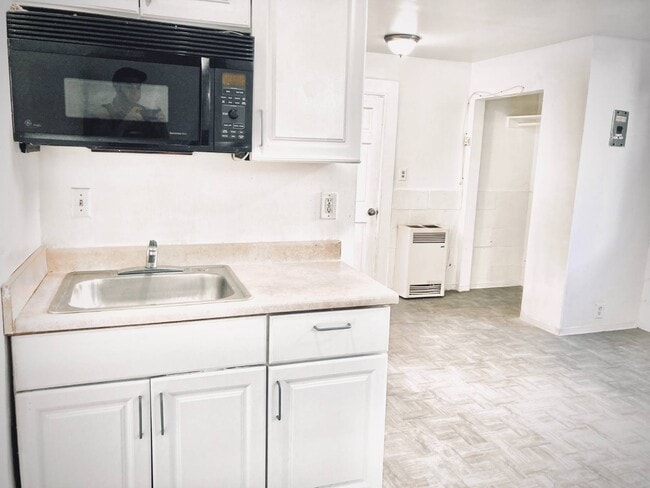 Building Photo - 13801 S Vermont Ave