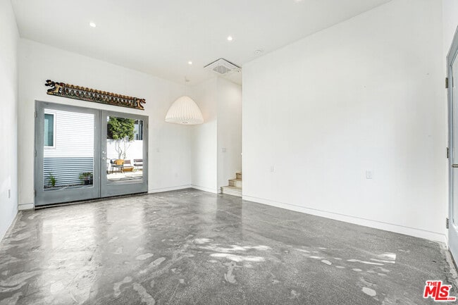 Photo - 2725 1/2 Dalton Ave