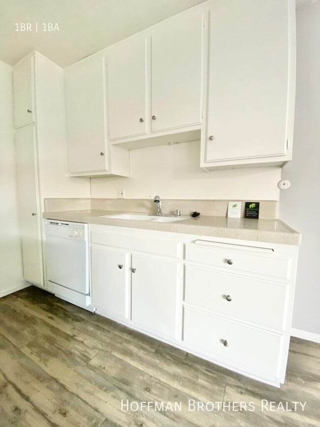 Photo - 10537 Rose Ave Unit 2