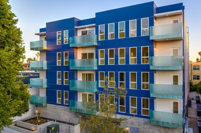 Building Photo - 5122 Maplewood