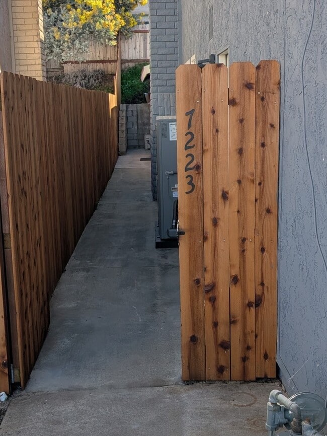 Photo - 7221 Jacmar Ave