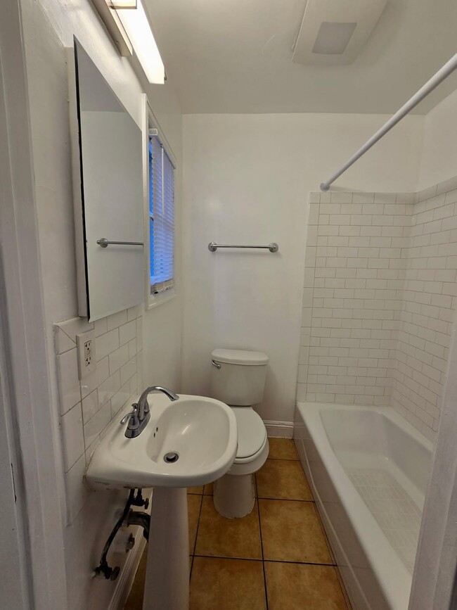 Photo - 942 N Sweetzer Ave