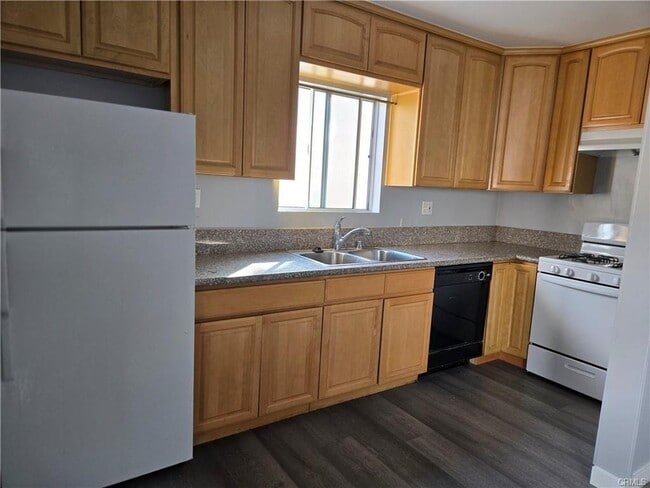 Photo - 1129 N Clark St Unit 1129 N Clark