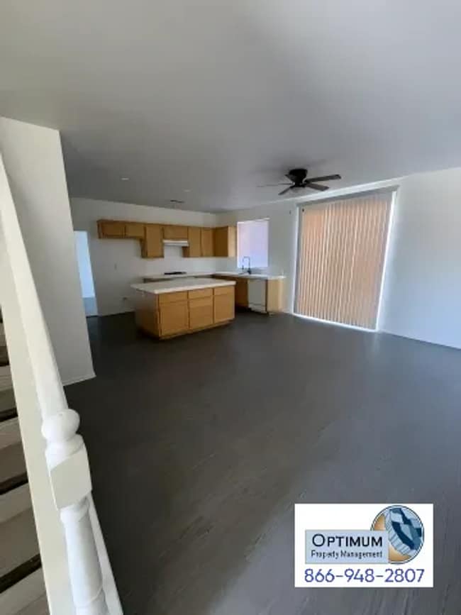 Photo - Spacious 5-Bedroom, 3-Bathroom Home with Loft in Victorville
