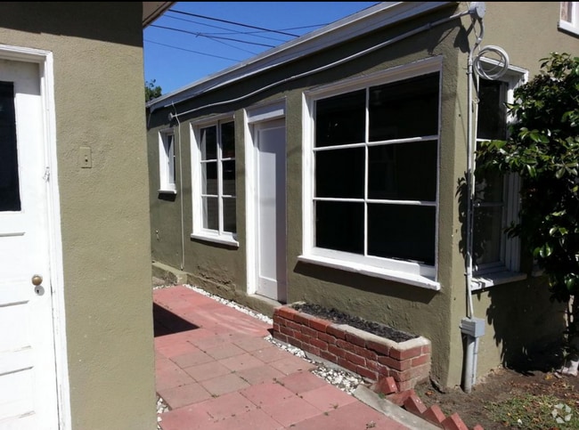 Building Photo - 10025 Orange Ave Rental