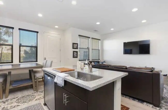 Photo - 2042 Foxtrot Lp Unit 3