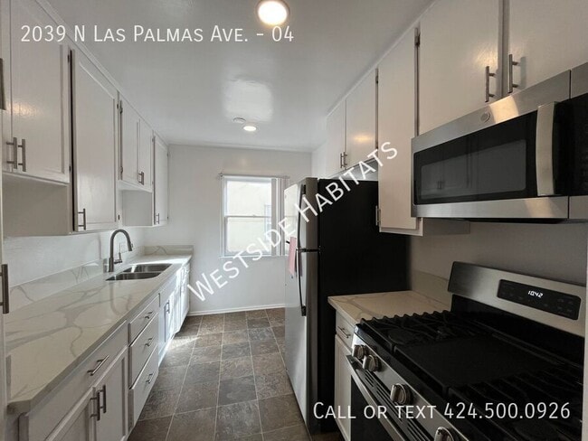 Building Photo - 2039 N Las Palmas Ave Unit 04