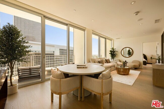 Photo - 2025 Ave of the Stars Unit 1607