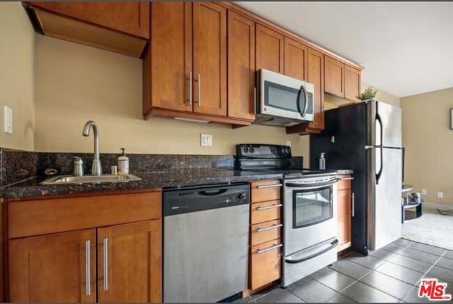 Building Photo - 10982 Roebling Ave Unit 544