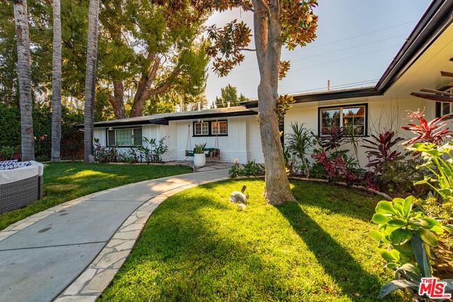 Photo - 22428 Victory Blvd