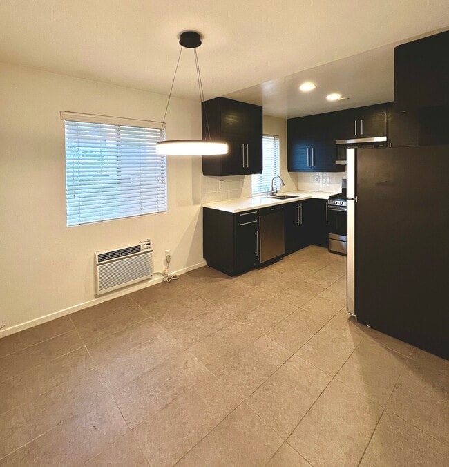 Dining area - 177 Douglas St Unit #1