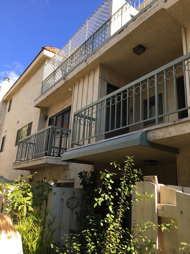 Photo - 10657 Wilkins Ave Unit #5