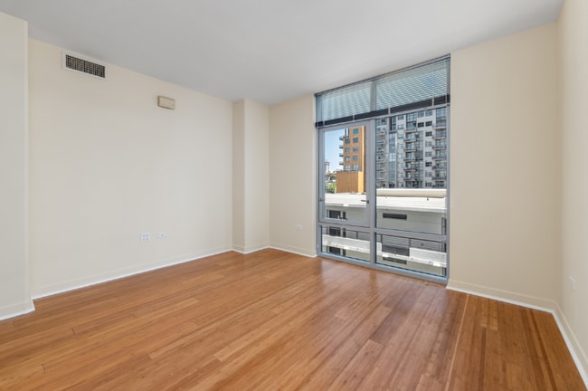 Photo - 425 W Beech St Unit 611