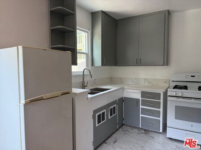 Photo - 1159 N Genesee Ave