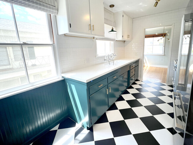 Kitchen with large farmhouse sink. - 1327 N Central Ave Unit #F