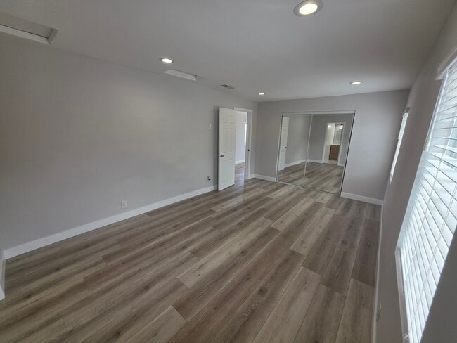 Photo - 10303 Arminta St