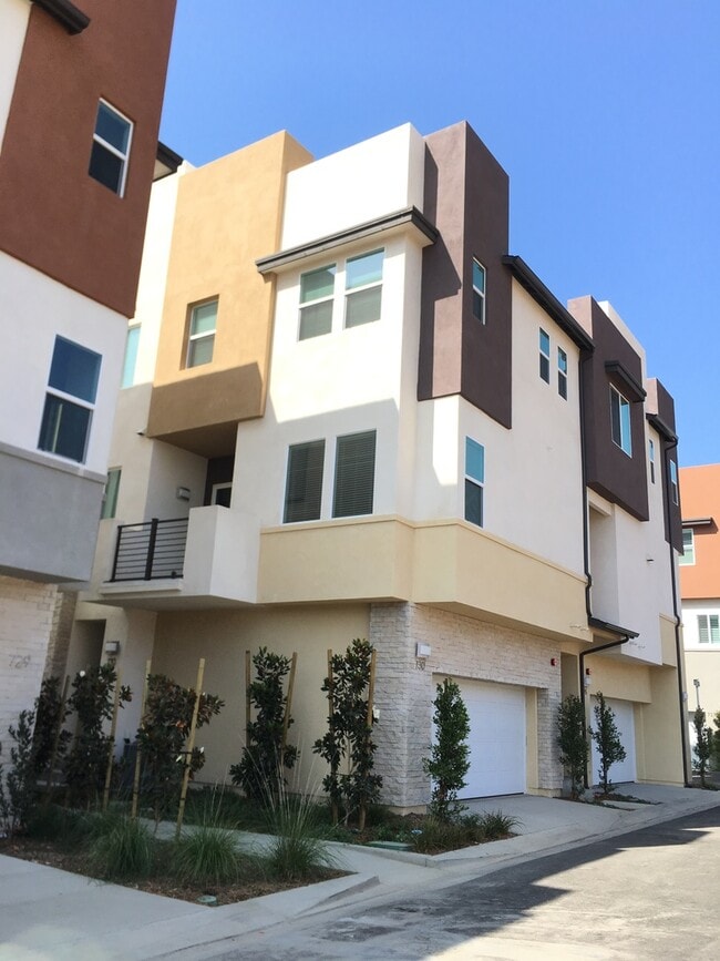 Building Photo - Beautiful 2 Bedroom Contemporary Style Townhome for Lease in Brea with Attached 2-Car Garage