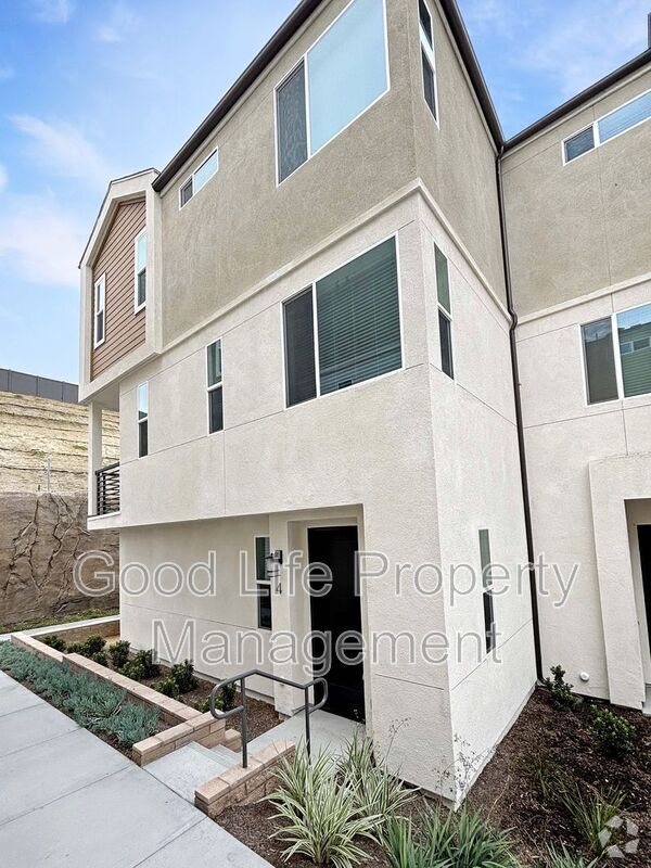 Building Photo - 820 Makani St Unit 4 Rental