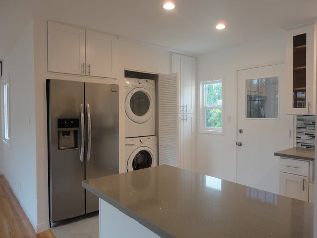 Photo - 3176 Rowena Ave