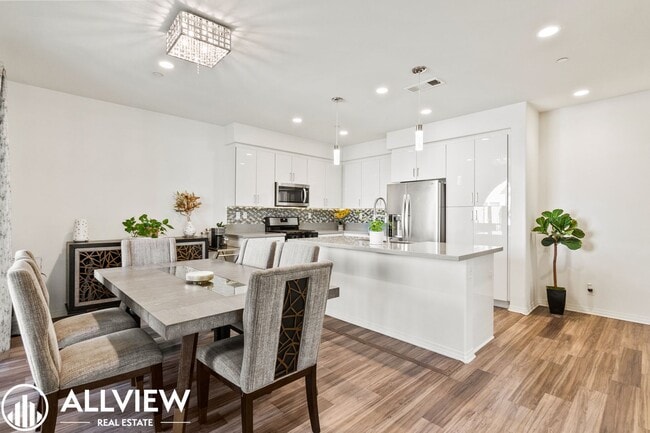 Photo - Bright & Upgraded 2 bedroom Anaheim Townhome in Prime Location!