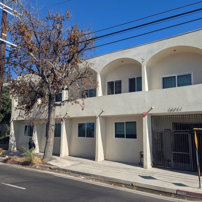 Building Photo - 14411 Vanowen St. Rental