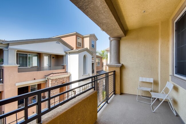 Spacious Spectrum 2 Bedroom Townhome with ... - Spacious Spectrum 2 Bedroom Townhome with ...