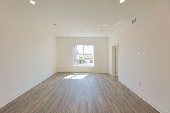 Photo - 4000 Mont Clair Apartments