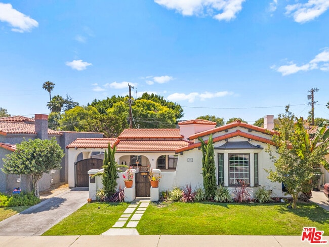 Photo - 3873 Roxton Ave