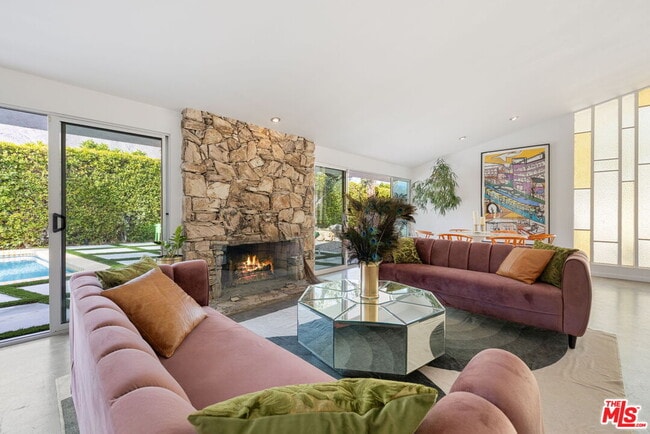 Photo - 1155 E Mesquite Ave