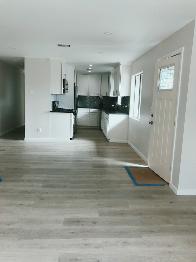 Building Photo - 1319 23rd St Unit A