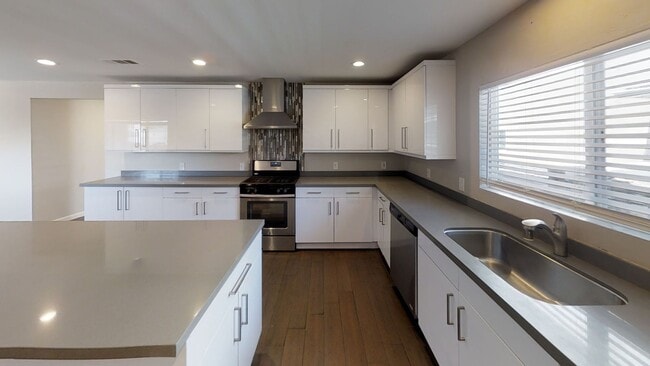 Photo - Huge Bedrooms, lots of Parking, closest to...