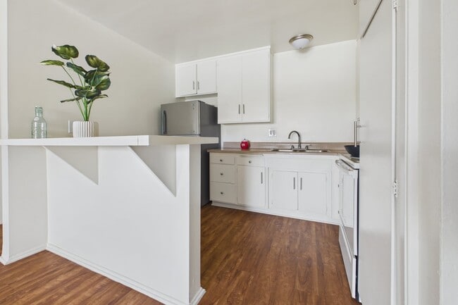 Photo - Sepulveda Manhattan Apartments