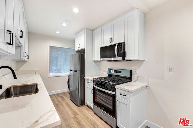 Photo - 525 N Sweetzer Ave Unit 3