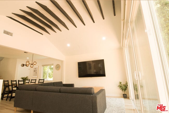 Photo - 9042 Phyllis Ave