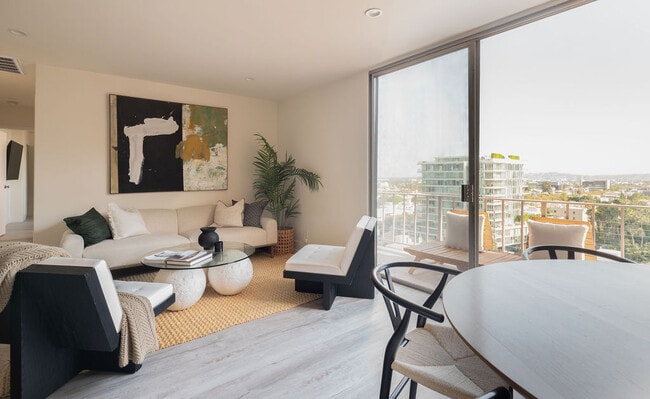 Building Photo - 100 S Doheny Dr Unit 1011