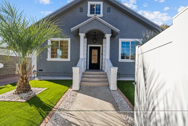 Photo - 6223 Simpson Ave