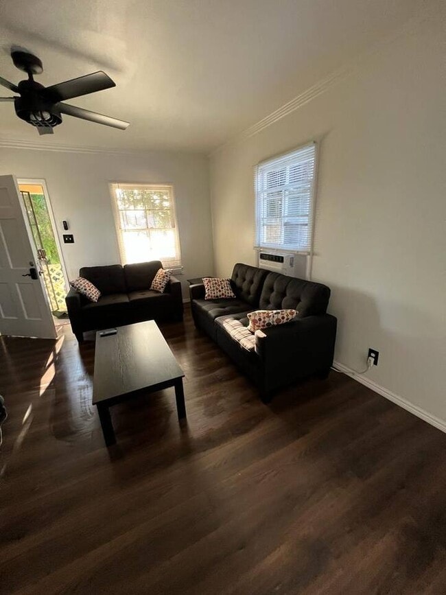 Photo - 8236 Crenshaw Blvd Apartments