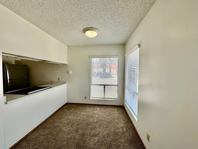 Photo - Spacious Upstairs 2 bedroom in Allied Gardens!