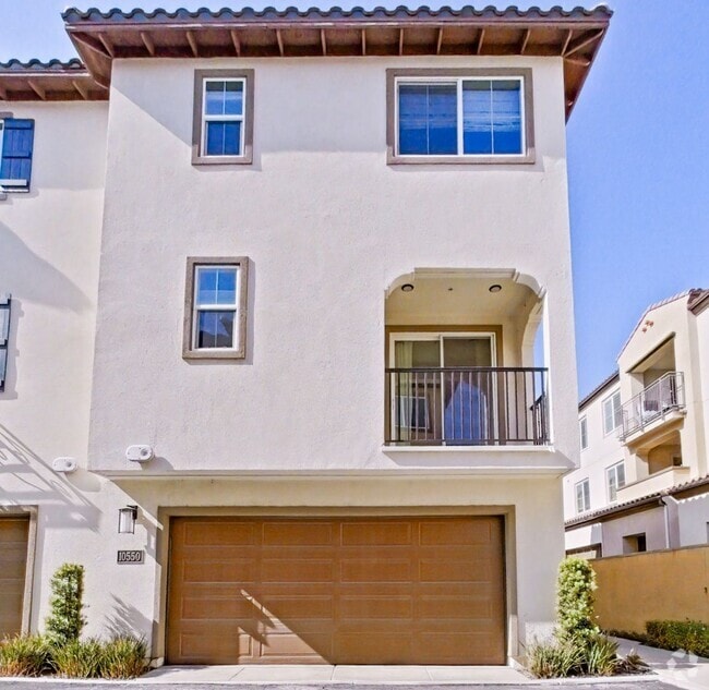 Building Photo - Los Alamitos Condo - 3 Bedroom / 2.5 Bathr...