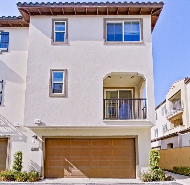 Los Alamitos Condo - 3 Bedroom / 2.5 Bathr... - Los Alamitos Condo - 3 Bedroom / 2.5 Bathr...