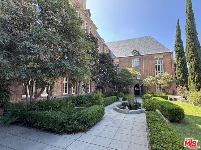 Building Photo - 1285 N Crescent Heights Blvd Unit L