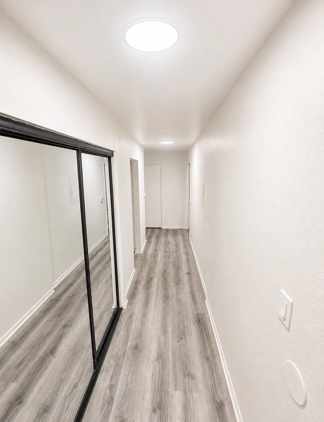 Photo - 7040 Haskell Ave