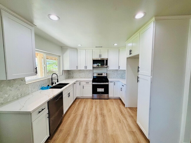 Photo - 41725 22nd St W