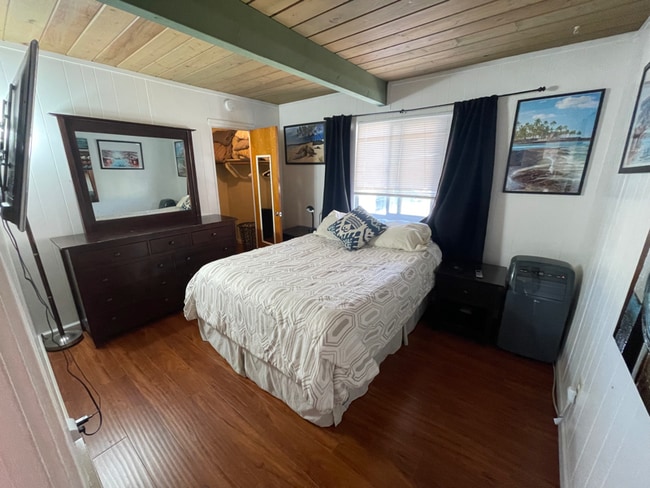 Photo - 1812 Hornblend St